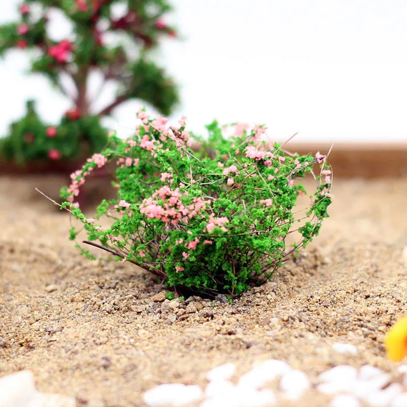 plantes artificielles miniatures feuilles vertes fleurs roses décor intérieur extérieur pastel jardin