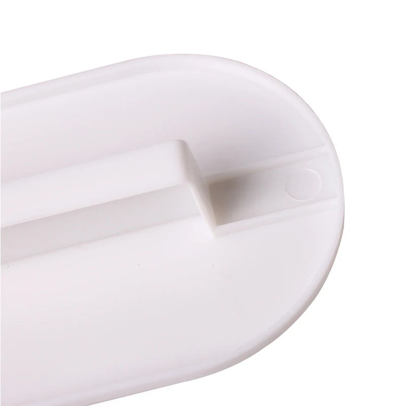 outils pâtisserie spatules blanc jaune plat lisse fondant décoration gâteau accessoire cuisine pratique moderne