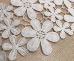 dentelle polyester fleurs blanches traditionnelle opaques haute qualité couture décoration artisanale solubre ecolo