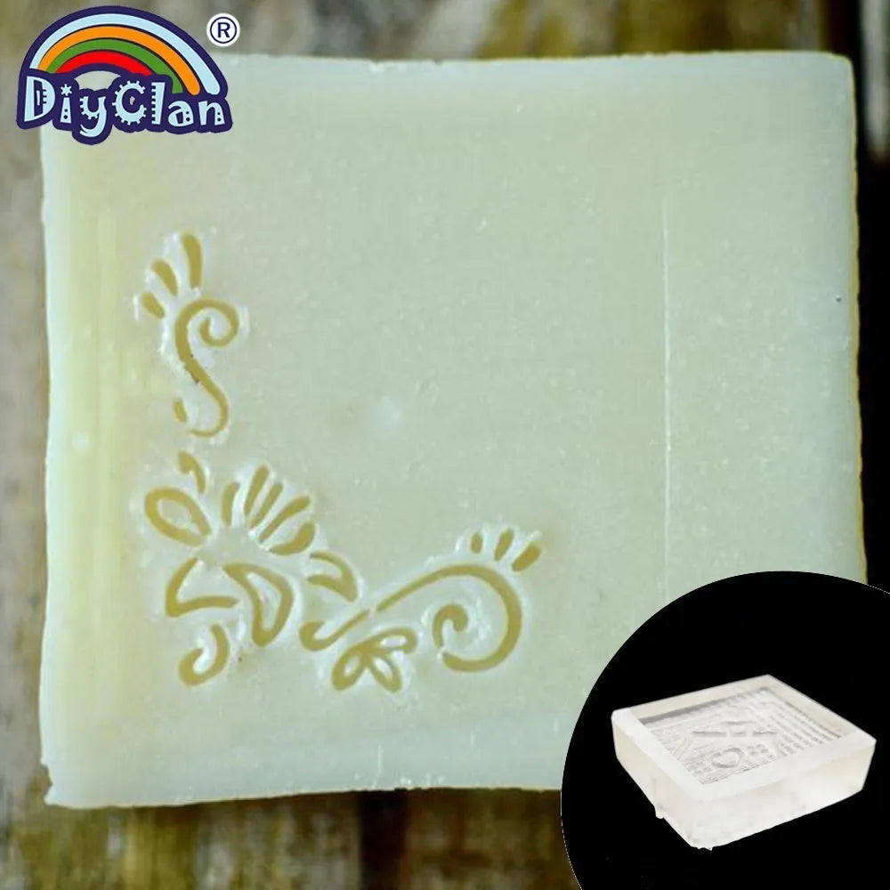 savon artisanal blanc motifs floraux gravés texture granuleuse traditionnel sans anse utilisation