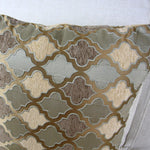 coussin carré moderne motif géométrique vert olive beige marron clair 45x45cm polyester chenille