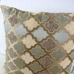 coussin carré moderne motif géométrique vert olive beige marron clair 45x45cm polyester chenille