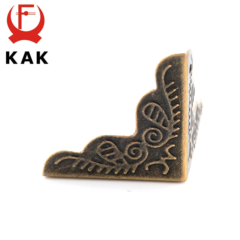 protege coin decoratif bronze vieilli gravure florale meuble vintage ornemental fixations trous