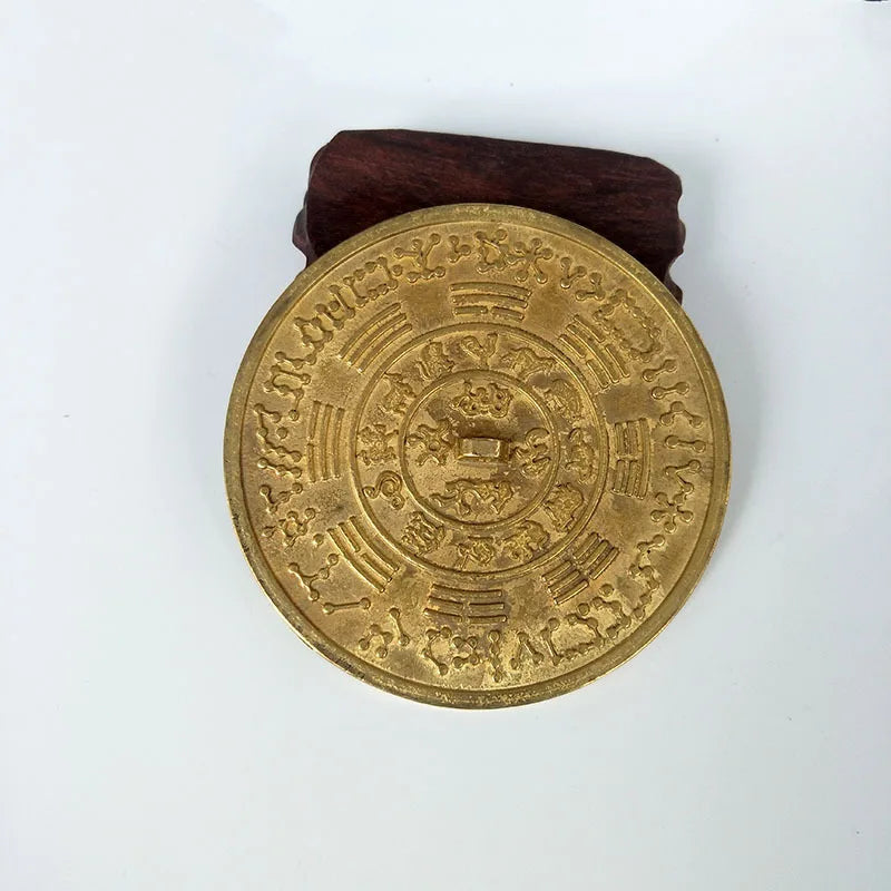 métal doré médaille ornementée symboles figures classique feng shui bague bonne augure
