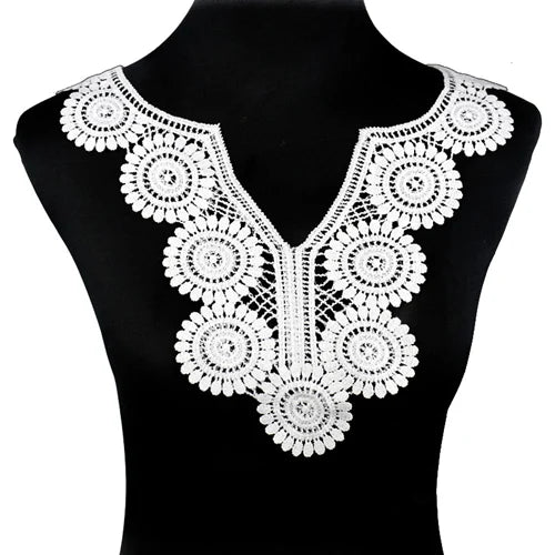 dentelle fine blanche fleurs motifs géométriques broderie opacité tissu polyester couture robe chemisier decoration