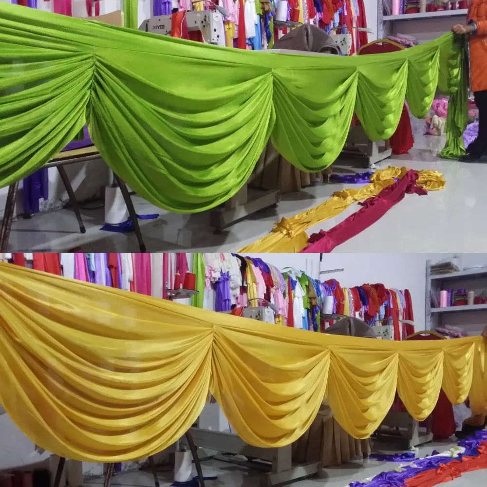 Rideau swag blanc en soie glacée drapé pour décoration de mariage