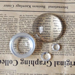 Presse-papier en verre cristal utilisé comme élément décoratif dans un salon