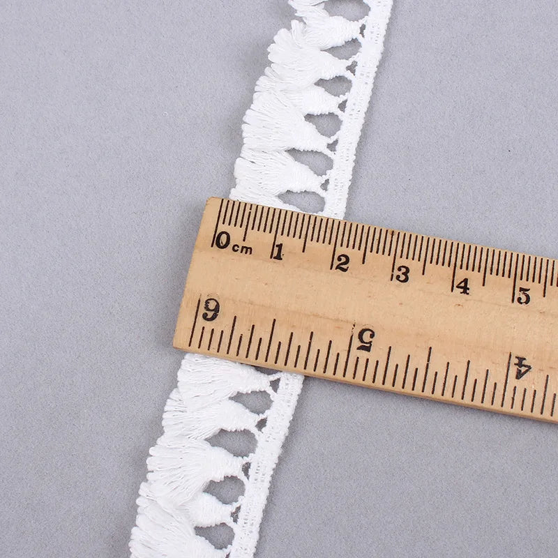 ruban dentelle blanc fleurs motifs floraux texture fine élégant 2cm polyester 5mètres