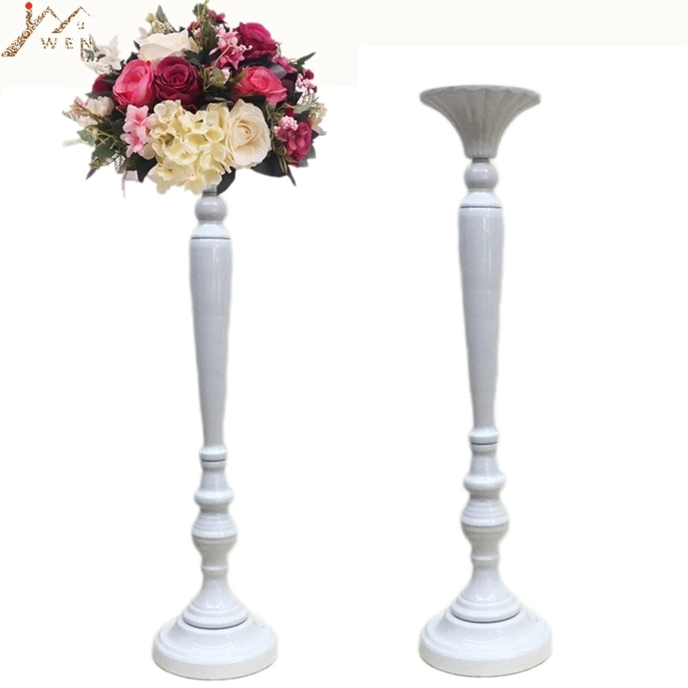 supports fleurs bougies colonne décorations sculptées classiques blanc argenté roses hortensias blancs feuillage vert