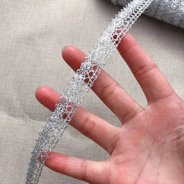 ruban dentelle argenté motifs floraux classique 10 mètres polyester texturé festive vintage