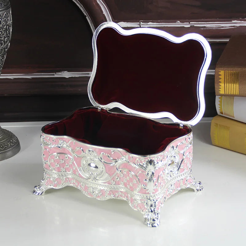 boîte bijoux rectangle métal rose clair ornements floraux classique intérieur velours rouge rechargeable