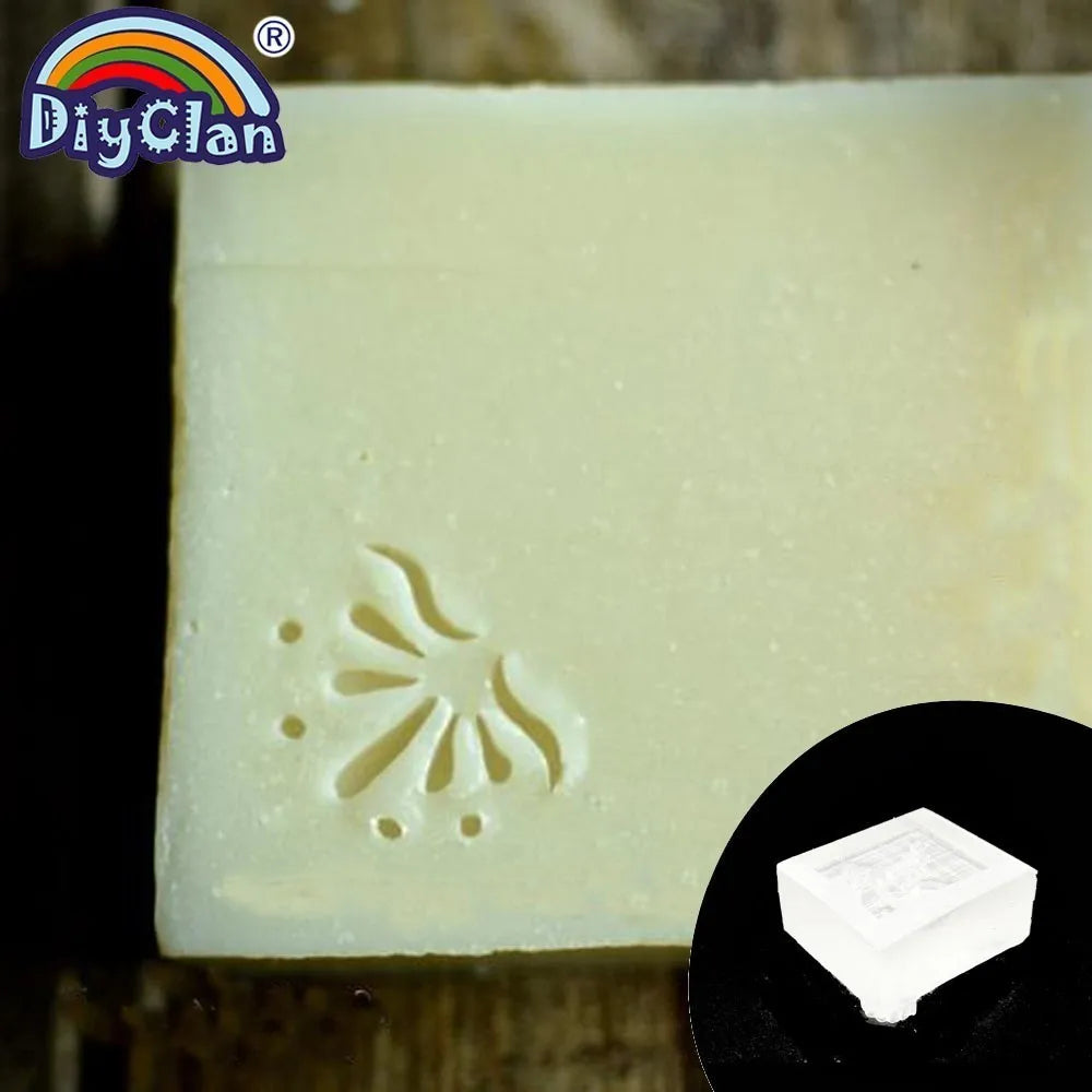 savon artisanal blanc motifs floraux gravés texture granuleuse traditionnel sans anse utilisation