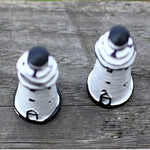 phare miniature résine pyramide blanc noir bleu rouge rayures horizontales artisanal decoratif porte fenetre