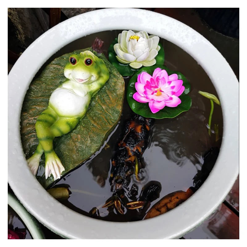 statues grenouilles decoratives vert rouge feuilles fleurs lotus bassin decoration humoristiqueextérieur maison