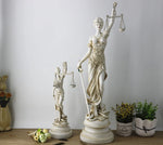 statue ornementale justice égale balance épée détail classique blanc orDecoration intérieure antique modernisée