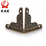 protege coin decoratif bronze vieilli gravure florale meuble vintage ornemental fixations trous