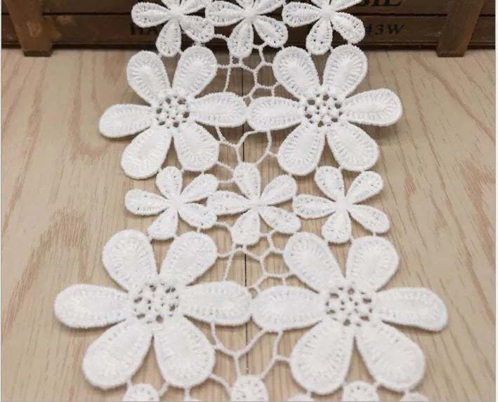 dentelle polyester fleurs blanches traditionnelle opaques haute qualité couture décoration artisanale solubre ecolo