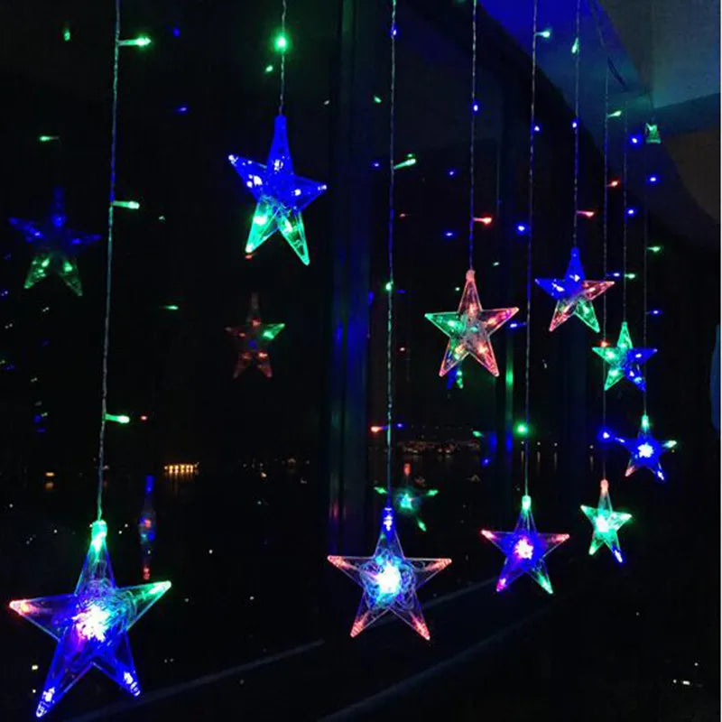 Guirlande rideau lumineuse utilisée pour décorer une fenêtre