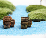miniature maison jardin rustique résine pierre bois porte fenêtre toit pont moulin ventillage