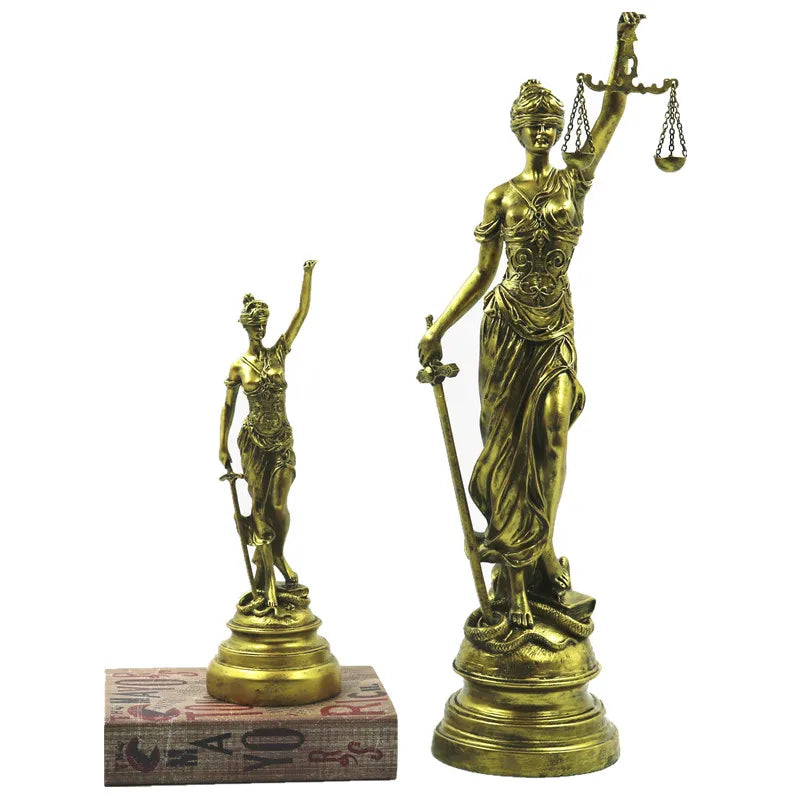 statue ornementale justice égale balance épée détail classique blanc orDecoration intérieure antique modernisée