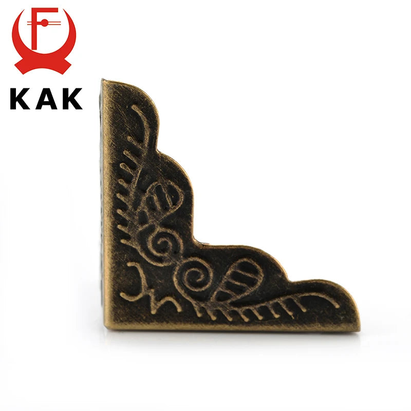 protege coin decoratif bronze vieilli gravure florale meuble vintage ornemental fixations trous
