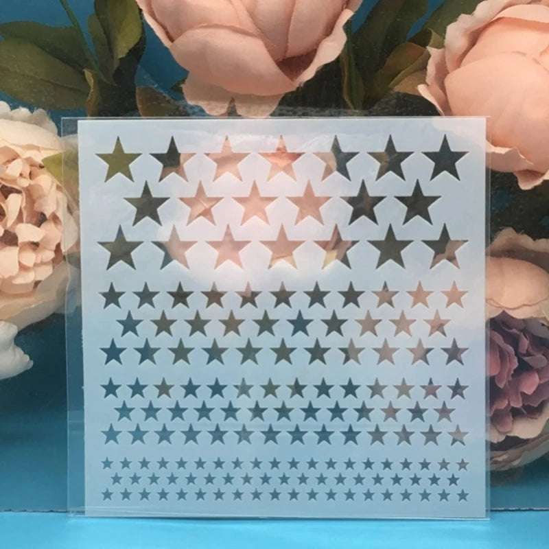pochoirs stencil étoiles noires blanches transparents décoration peinture murale scrapbooking coloriage gaufrage album cartes