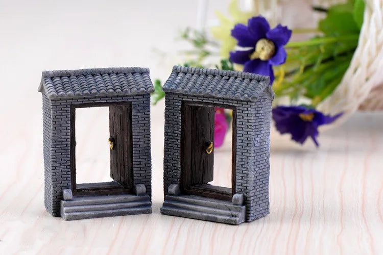 miniature maison jardin rustique résine pierre bois porte fenêtre toit pont moulin ventillage