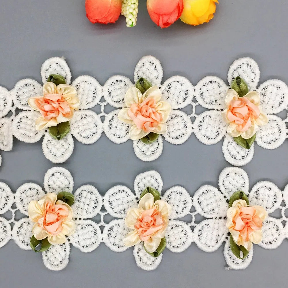 ruban dentelle fleurs tissu blanc décor romantique vintage headbands chapeaux mariage événements luxes accessoires
