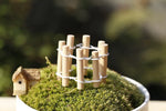 miniature maison jardin rustique résine pierre bois porte fenêtre toit pont moulin ventillage