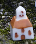 miniatures maison toits tuiles détails architecturaux vent mill tours blanches bleues