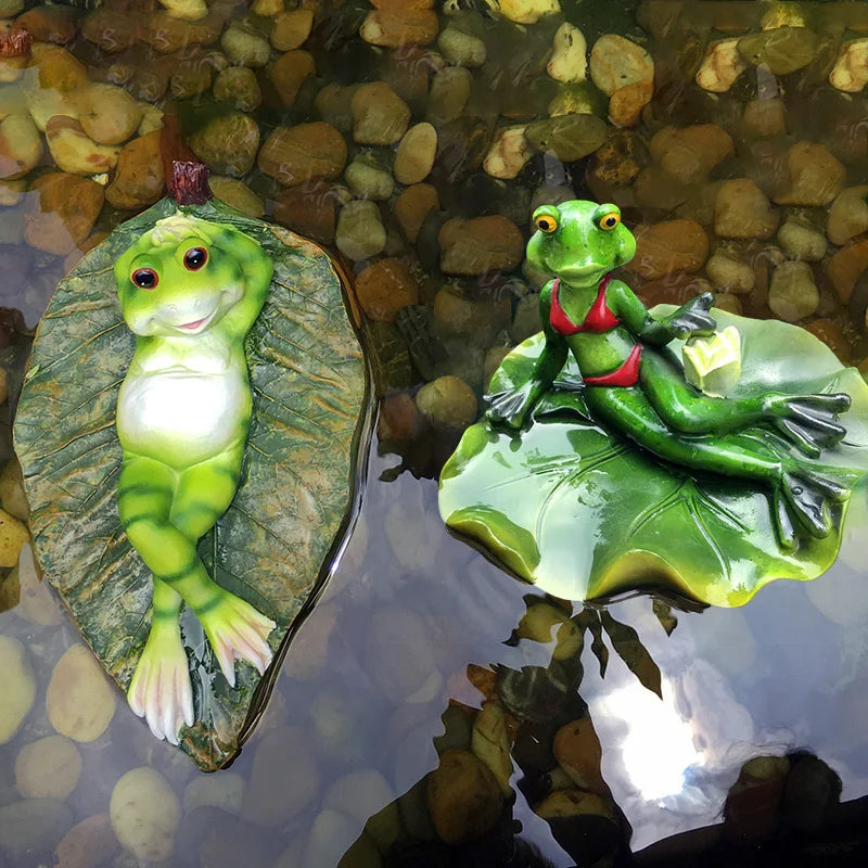 statues grenouilles decoratives vert rouge feuilles fleurs lotus bassin decoration humoristiqueextérieur maison
