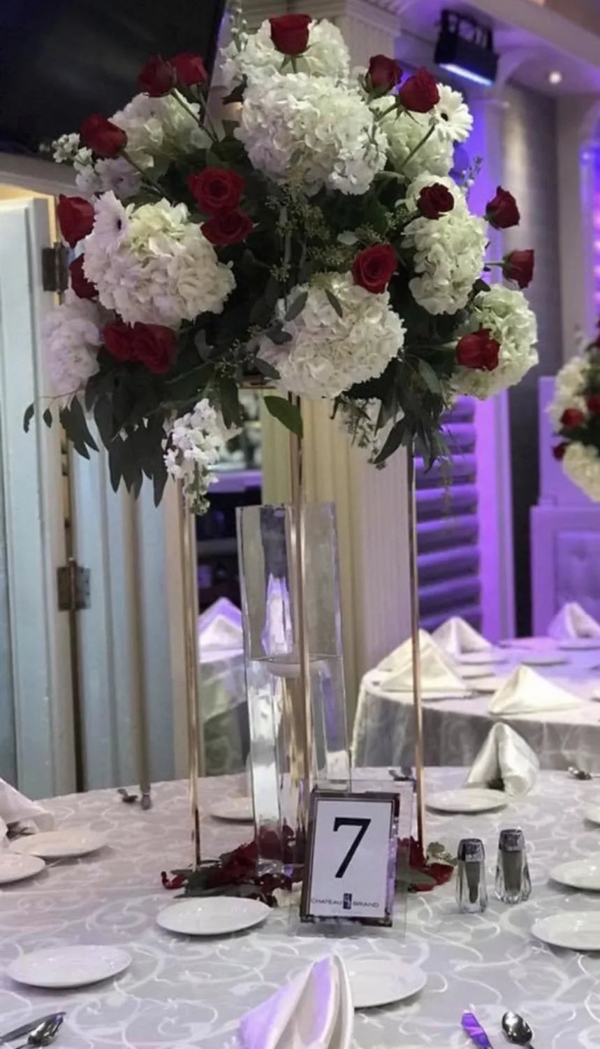 bouquets fleurs artificielles roses jaunes blancs vertes supports dorés mariage anniversaire événements élégants classiques