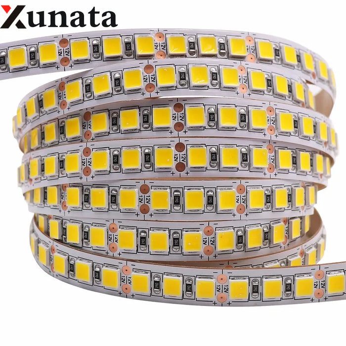 Ruban LED flexible 5m éclairé dans un salon moderne