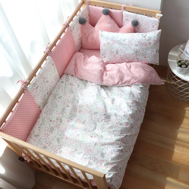 ensemble literie bébé motifs animaux couverture taies oreillers barrière lit fixations élastiques motifs floraux