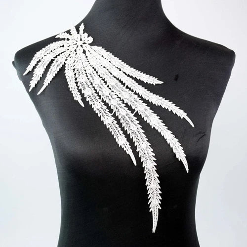 dentelle fine blanche fleurs motifs géométriques broderie opacité tissu polyester couture robe chemisier decoration