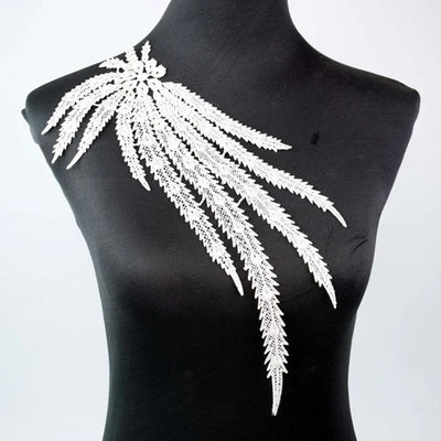 dentelle fine blanche fleurs motifs géométriques broderie opacité tissu polyester couture robe chemisier decoration
