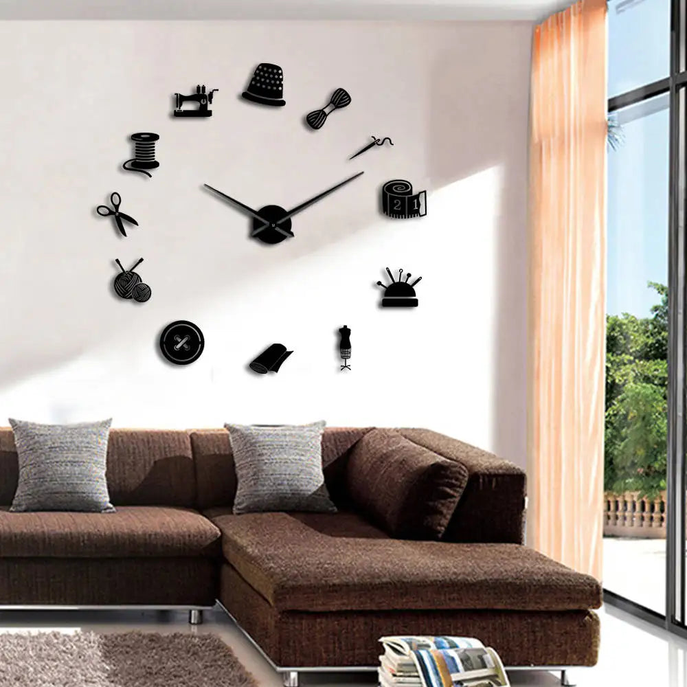 Horloge murale DIY en cours d'assemblage avec feuille mousse EVA
