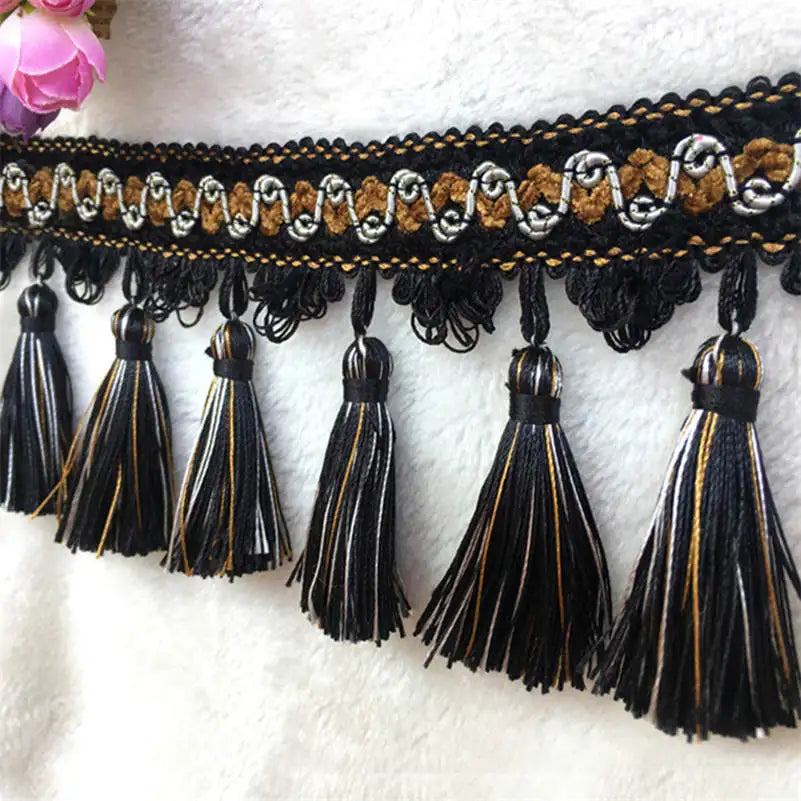 ruban franges dentelle broderie fine classique élégant blanc noir vert violet doré rouge gris