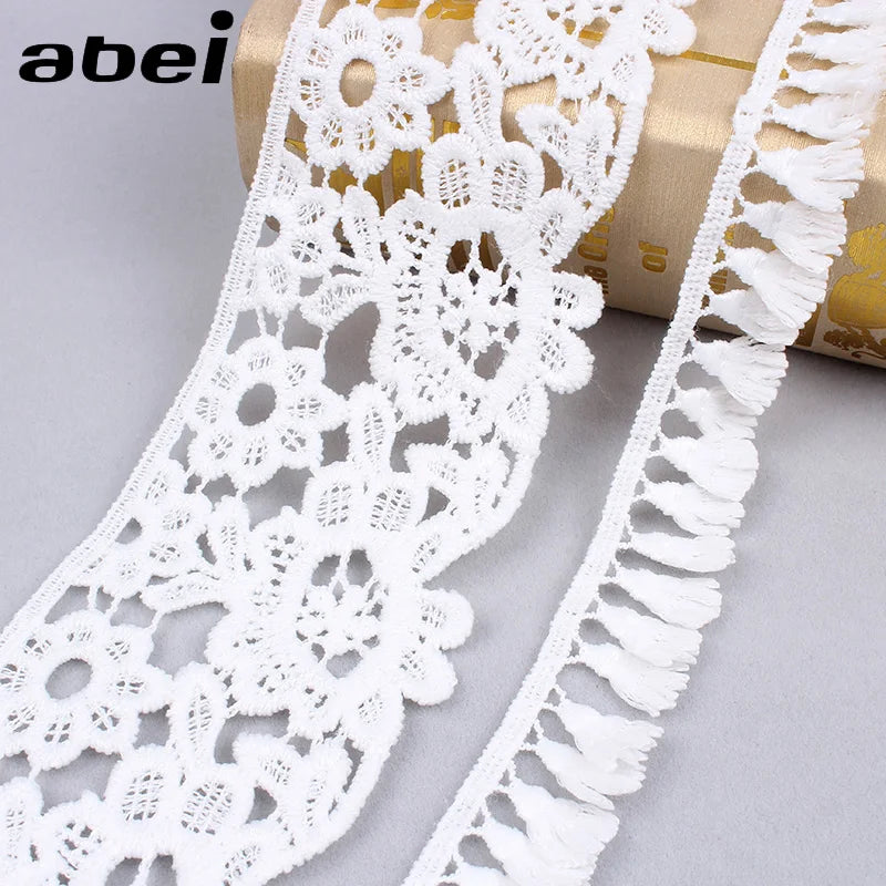 ruban dentelle blanc fleurs motifs floraux texture fine élégant 2cm polyester 5mètres
