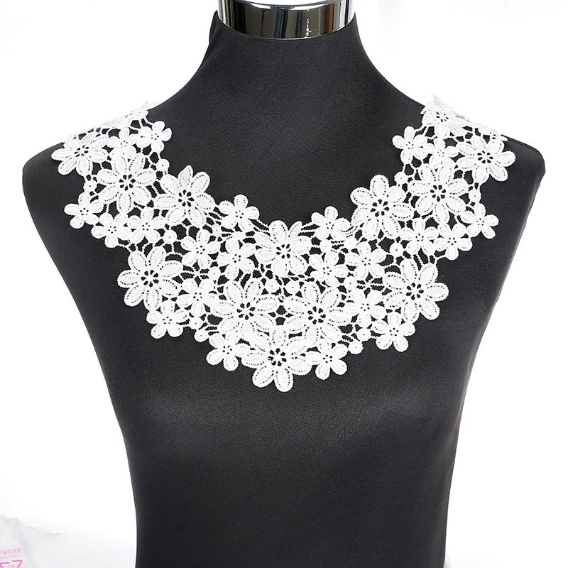 dentelle fine blanche fleurs motifs géométriques broderie opacité tissu polyester couture robe chemisier decoration