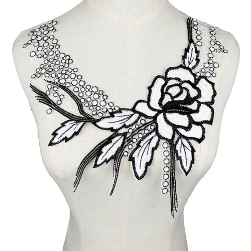 dentelle fine blanche fleurs motifs géométriques broderie opacité tissu polyester couture robe chemisier decoration