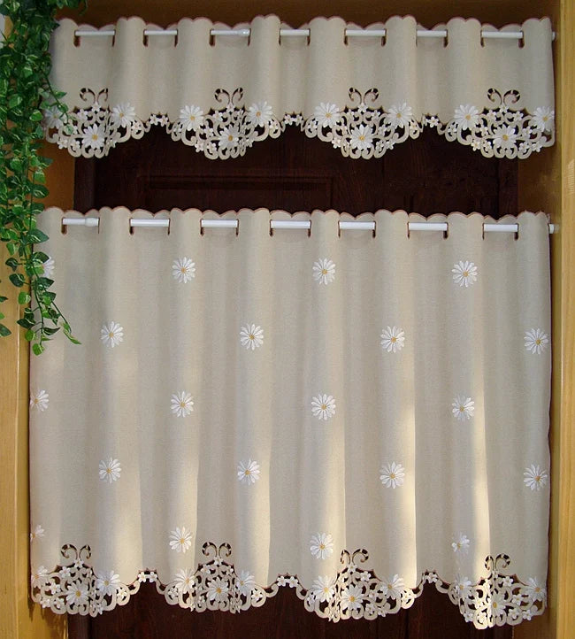 rideau brodé marguerites semi translucide décoration champêtre fenêtre cottage beigeclair blanc