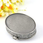 boîte bijoux vintage métal ornements floraux argenté clapets tissu intérieur blanches broche pierres précieuses