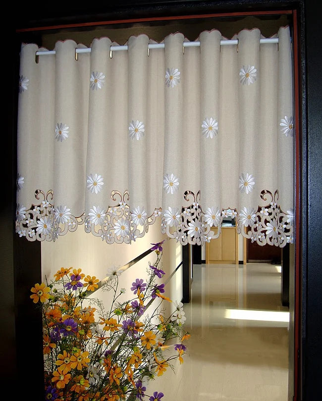 rideau brodé marguerites semi translucide décoration champêtre fenêtre cottage beigeclair blanc