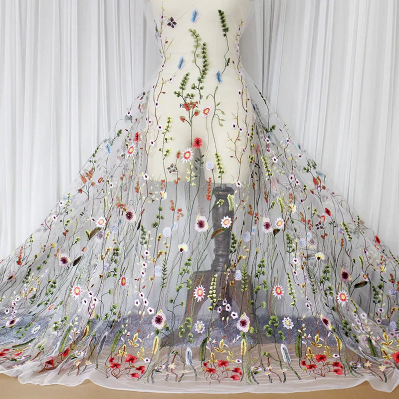 tissu maille brodé fleurs multicolores transparent polyester 130cm large femme élégant mariage décoration artisanat