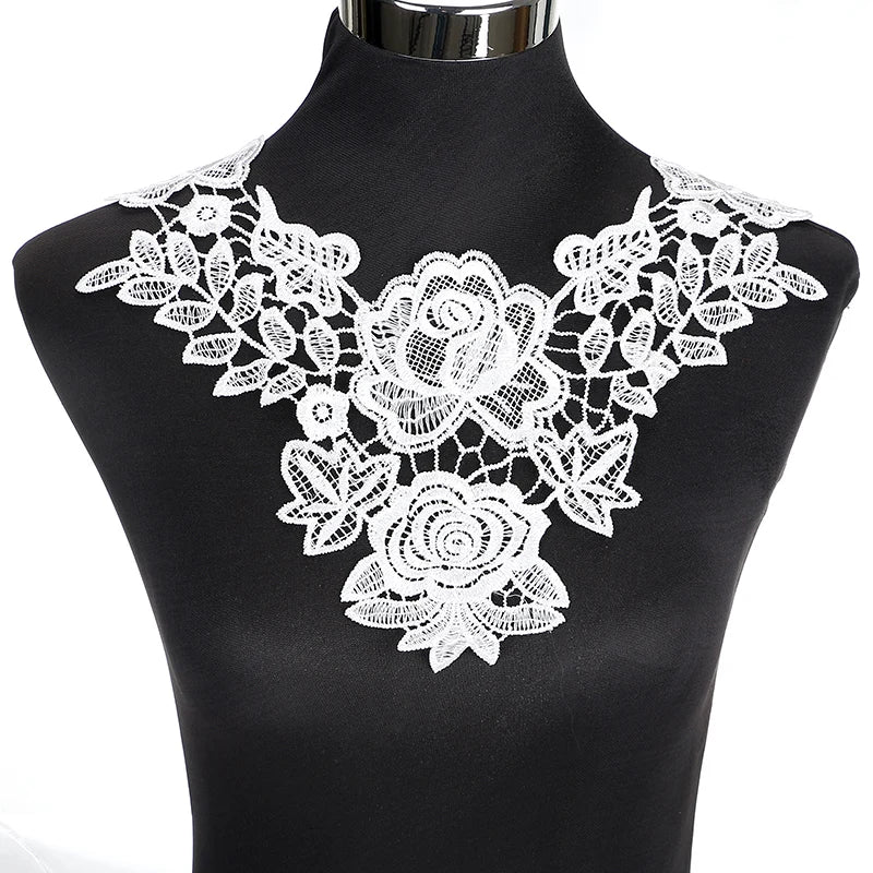 dentelle fine blanche fleurs motifs géométriques broderie opacité tissu polyester couture robe chemisier decoration