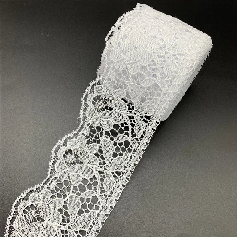 ruban dentelle brodé motif floral couture artisanat décoration tissu décoratif bordure textile