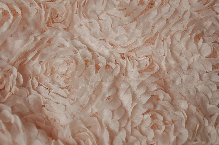 tissu mousseline rose motif fleuri romantique transparent délicat floral soie semi transparent scène