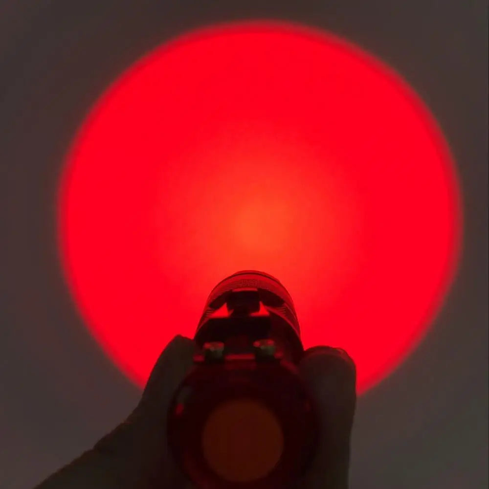 lampe torchon rouge lumiere intense résistante choc mode zoom texturée moderne clip inclusion