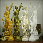 statue ornementale justice égale balance épée détail classique blanc orDecoration intérieure antique modernisée
